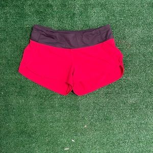 WOMENS LULULEMON RED SPEED UP SHORT 2.5”